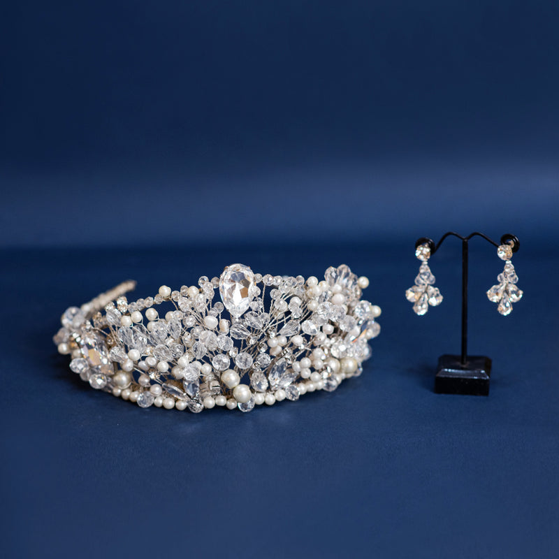 Silver tiara and earrings 