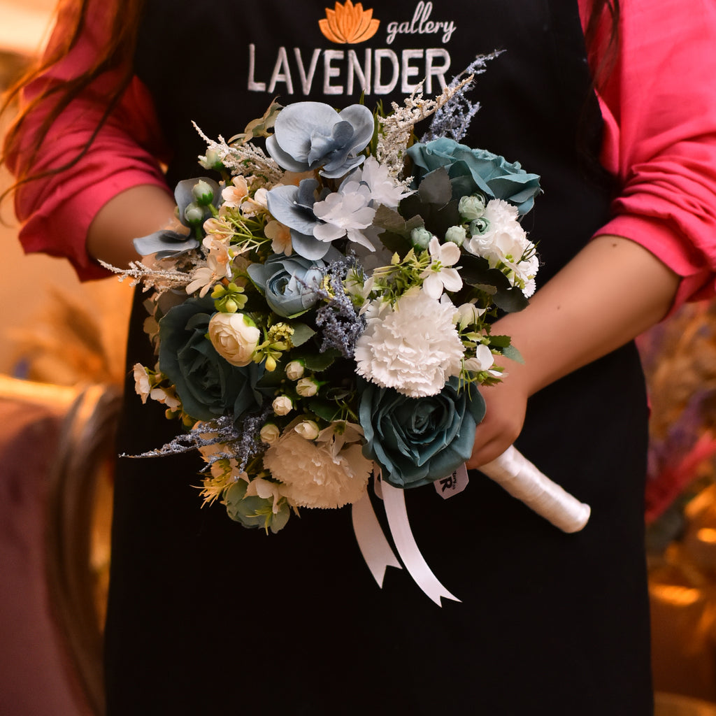 Turquoise roses .White carnation.Turquoise orchid 
Blue. White lavender.Small peony  and White leaves 