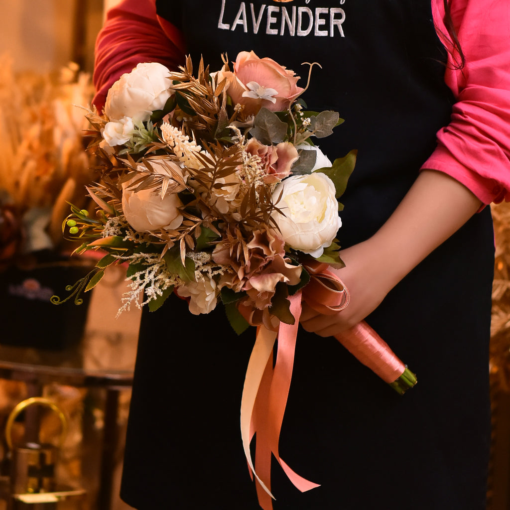 White peony .Pink.havan and white roses.White lavender 
Gold leaves .Havan Hydrangea and
Green leaves